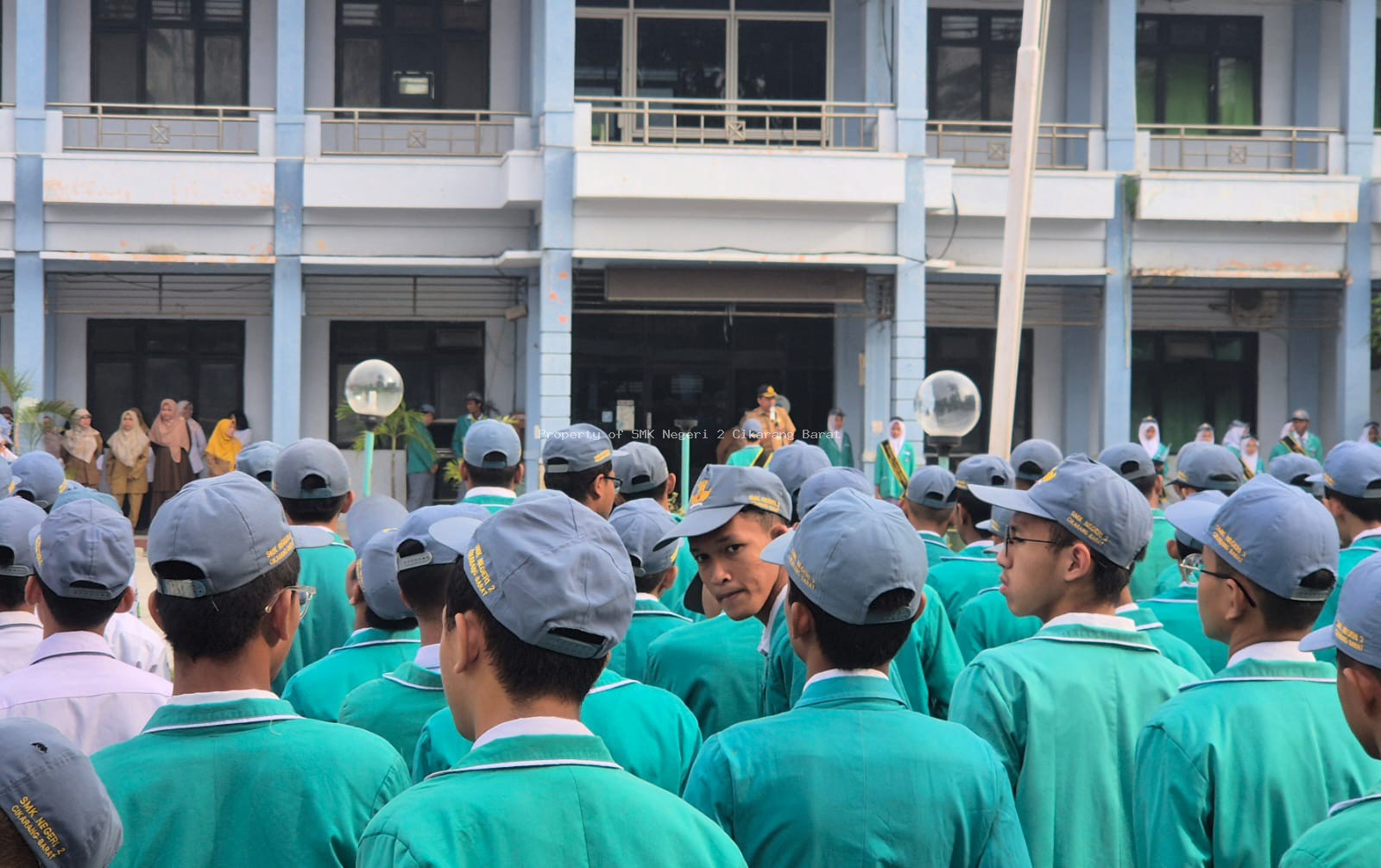 Kepala SMKN 2 Cikarang Barat Pimpin Upacara Terakhir, Sampaikan Pesan Perpisahan Sebelum Bertugas di SMKN 1 Tambun Utara